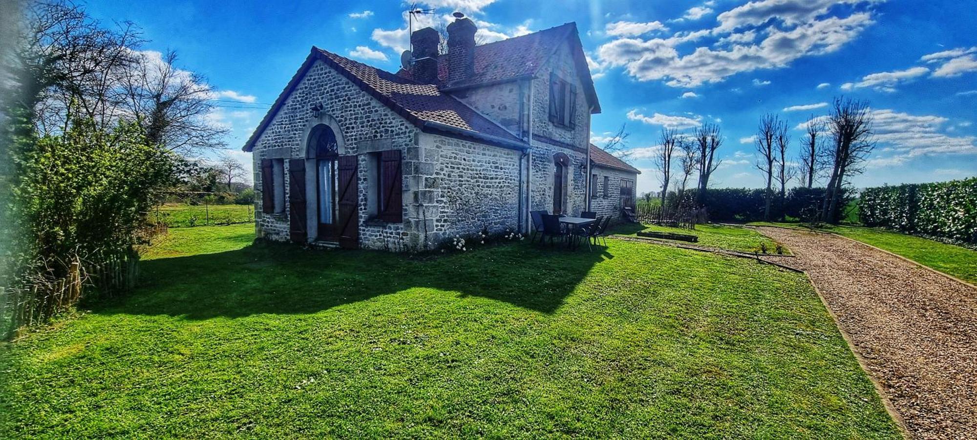 Gite Du Grand Frene Orrouy Exterior photo